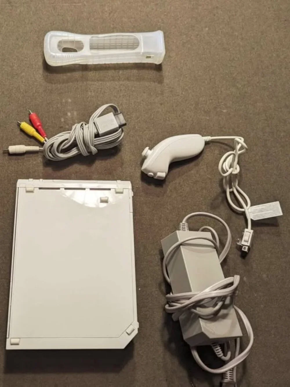 intendo wii - console runs great - with all new hook-ups comes with accessories